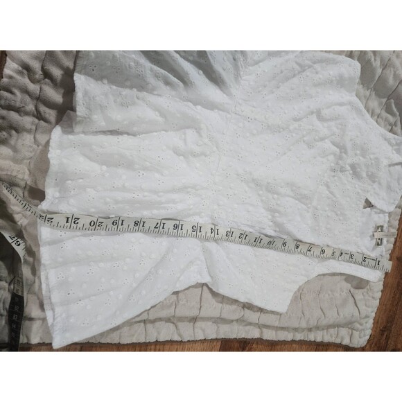Kirra White Sleeveless Peplum Top Women's Size Medium M Blouse Cutout Back - Picture 6 of 6